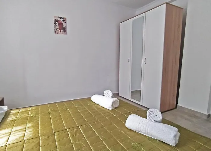 Cozy Ground Floor - Up To 5 *