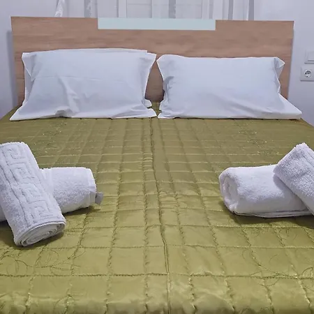 Cozy Ground Floor - Up To 5 *