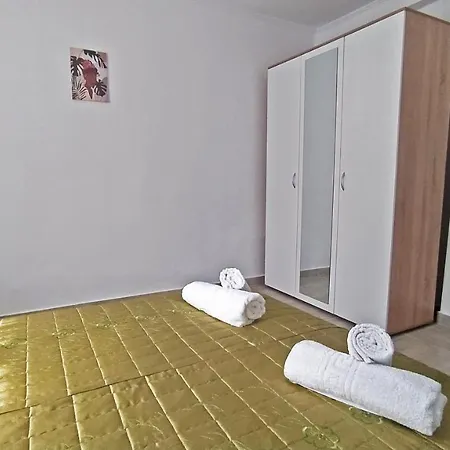 Cozy Ground Floor - Up To 5 *