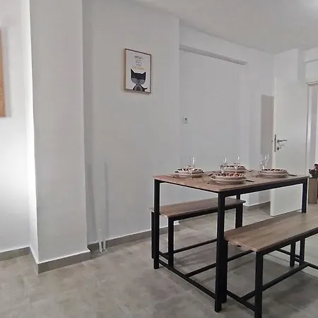 Cozy Ground Floor - Up To 5 *